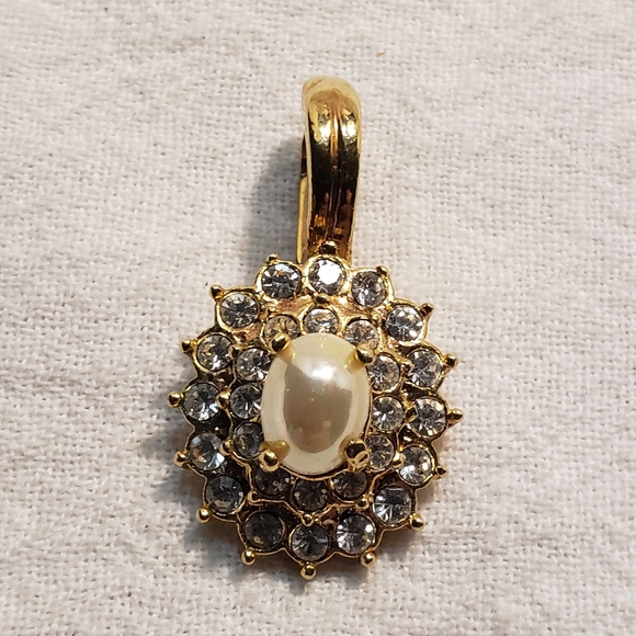 Vintage ROMAN Goldtone Crystal Faux Pearl Pendant - Picture 2 of 3